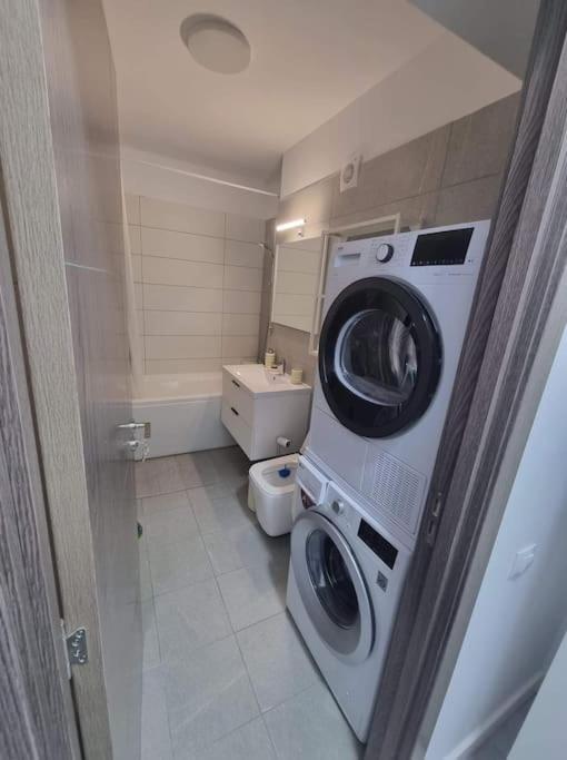 Lovely 1 Bedroom Livingroom Apartment Sector 1 Bucuresti Voluntari Exterior photo